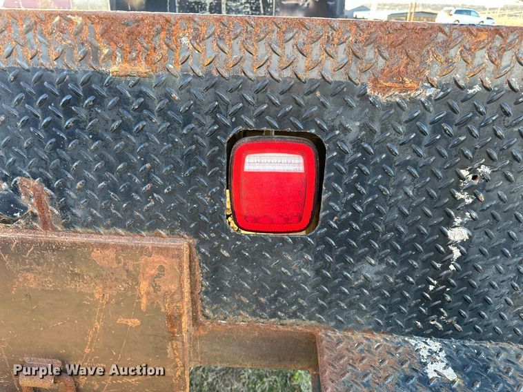 image for item OM9824 1998 International  4700 flatbed truck