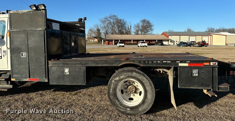 image for item OM9824 1998 International  4700 flatbed truck