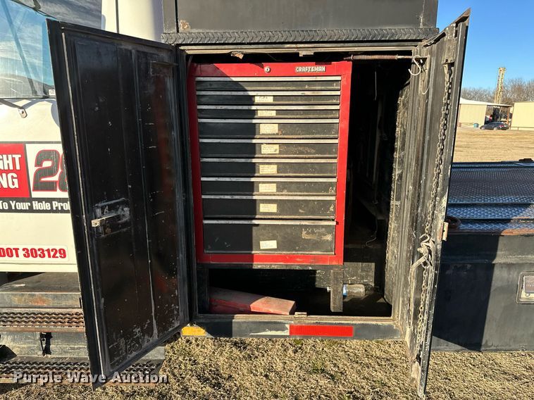 image for item OM9824 1998 International  4700 flatbed truck