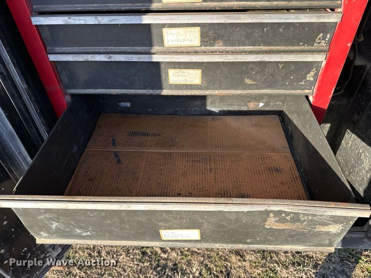 image for item OM9824 1998 International  4700 flatbed truck