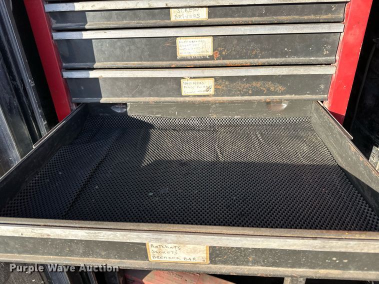 image for item OM9824 1998 International  4700 flatbed truck