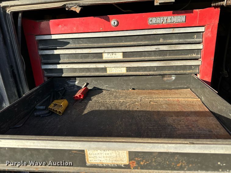 image for item OM9824 1998 International  4700 flatbed truck