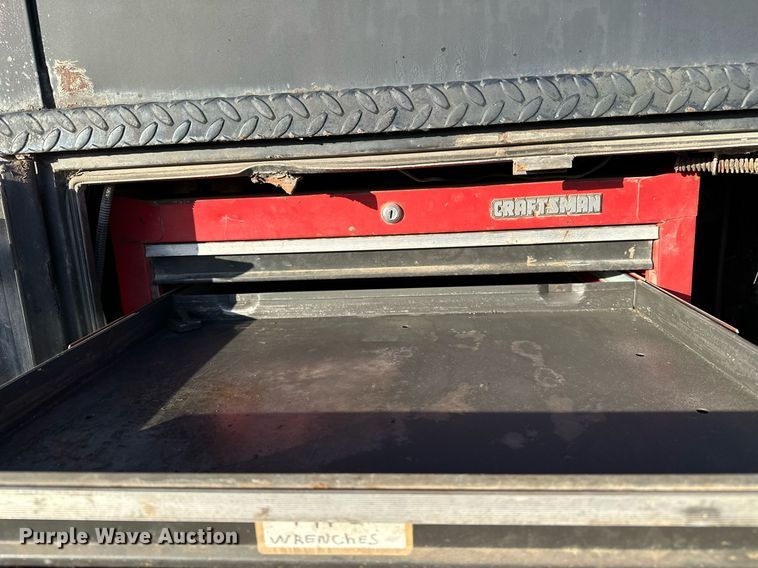 image for item OM9824 1998 International  4700 flatbed truck