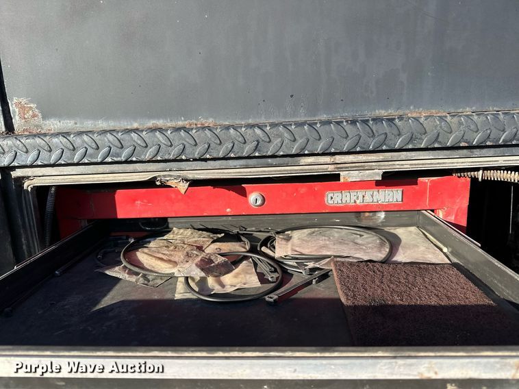 image for item OM9824 1998 International  4700 flatbed truck