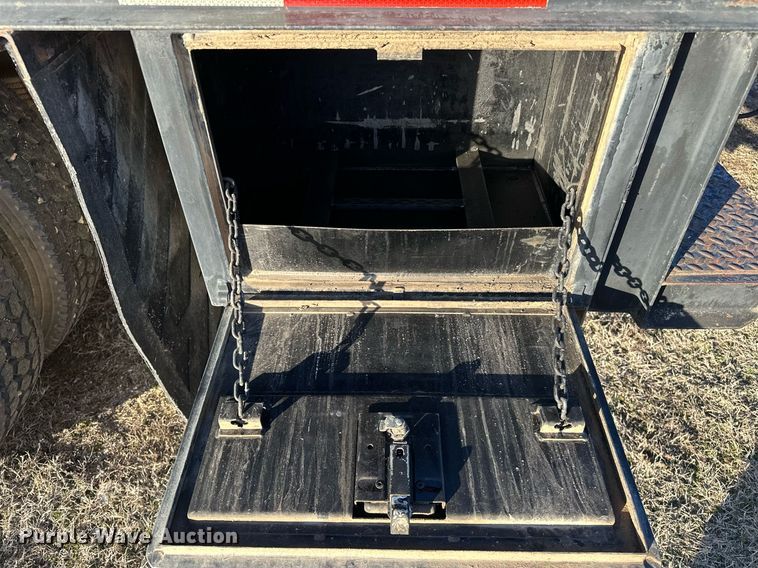 image for item OM9824 1998 International  4700 flatbed truck