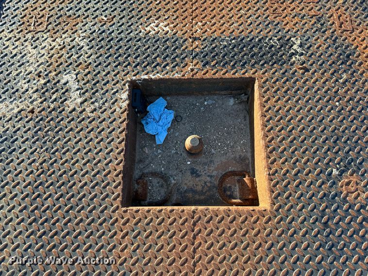 image for item OM9824 1998 International  4700 flatbed truck