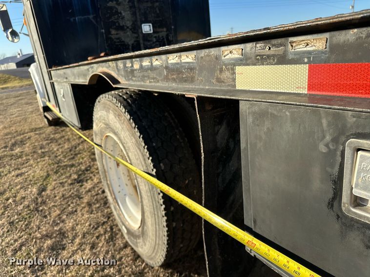 image for item OM9824 1998 International  4700 flatbed truck