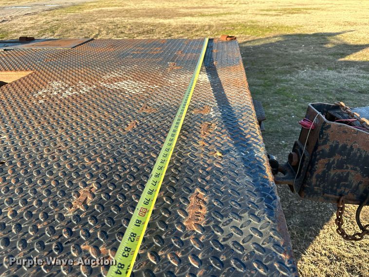 image for item OM9824 1998 International  4700 flatbed truck