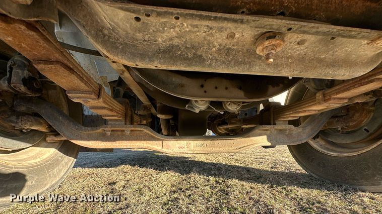 image for item OM9824 1998 International  4700 flatbed truck