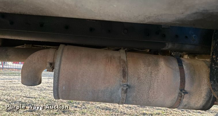 image for item OM9824 1998 International  4700 flatbed truck