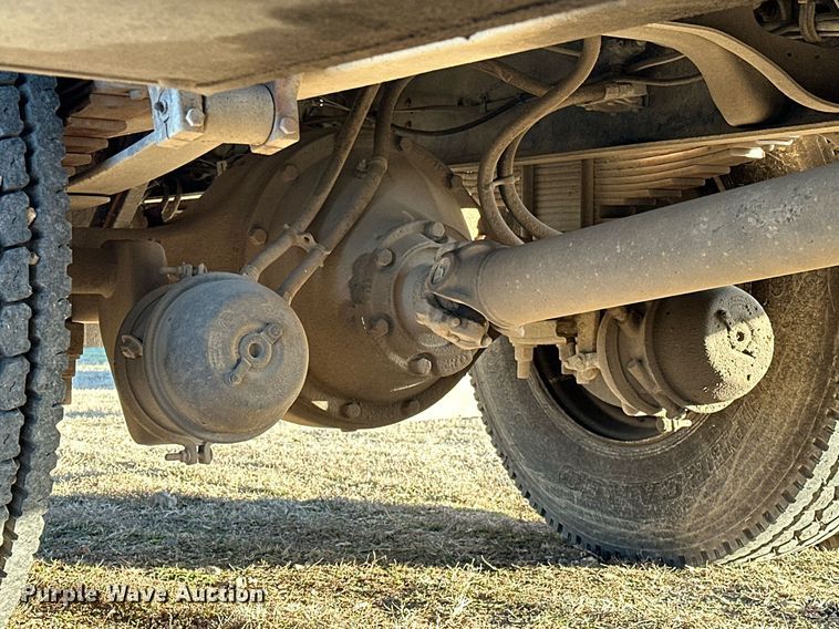 image for item OM9824 1998 International  4700 flatbed truck