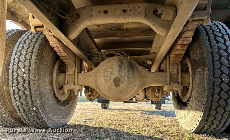 image for item OM9824 1998 International  4700 flatbed truck