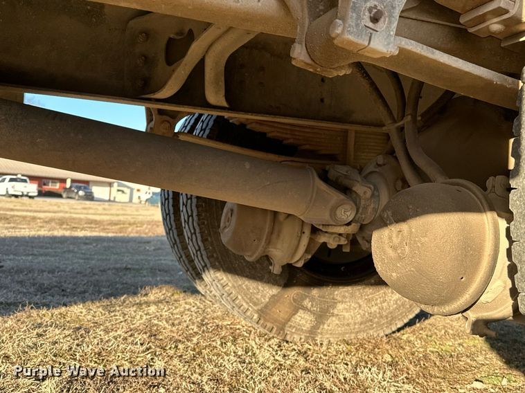 image for item OM9824 1998 International  4700 flatbed truck