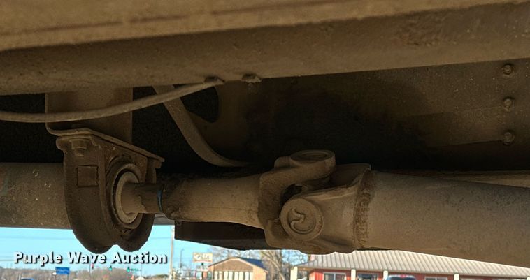 image for item OM9824 1998 International  4700 flatbed truck