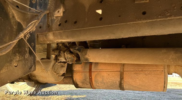 image for item OM9824 1998 International  4700 flatbed truck