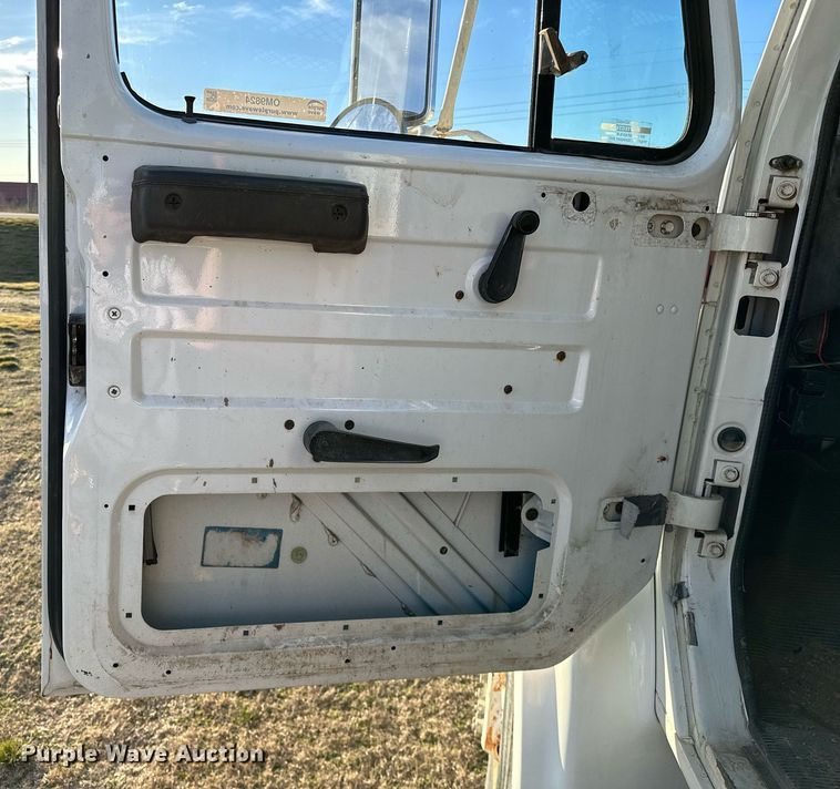 image for item OM9824 1998 International  4700 flatbed truck