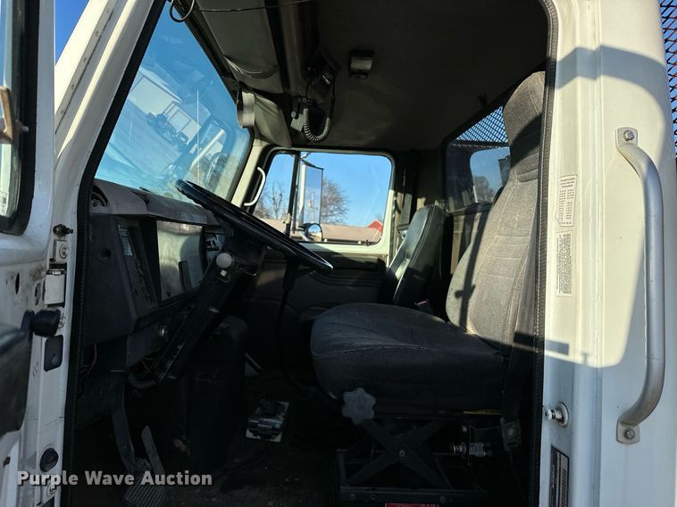 image for item OM9824 1998 International  4700 flatbed truck