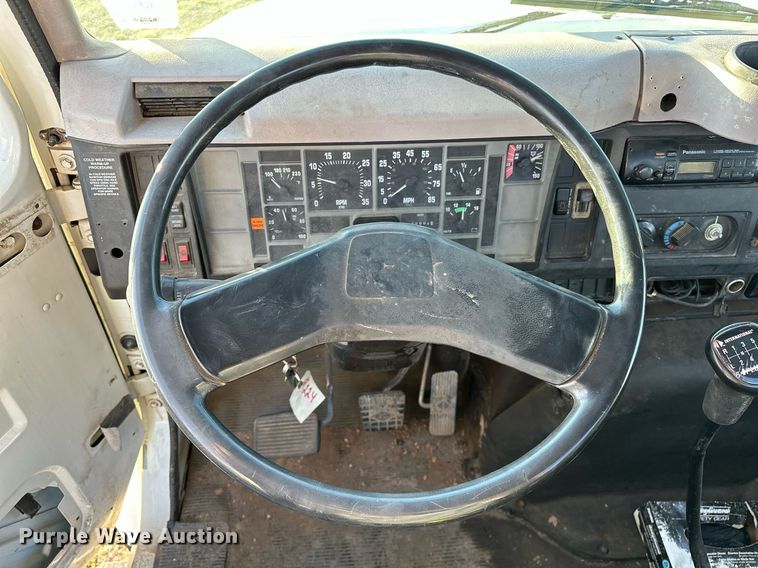 image for item OM9824 1998 International  4700 flatbed truck