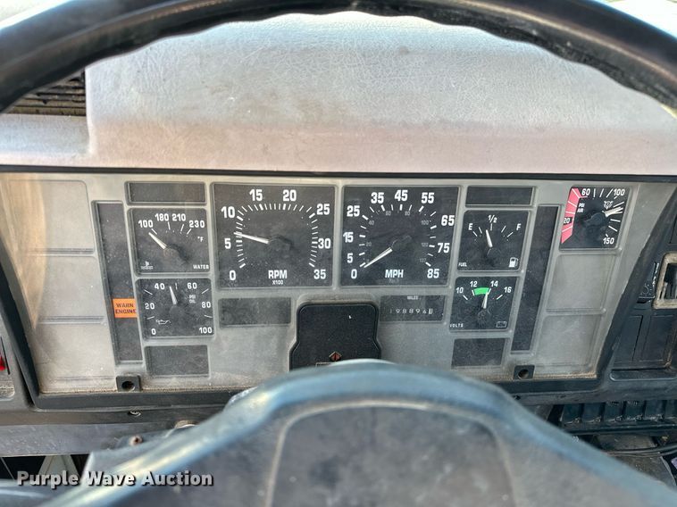 image for item OM9824 1998 International  4700 flatbed truck