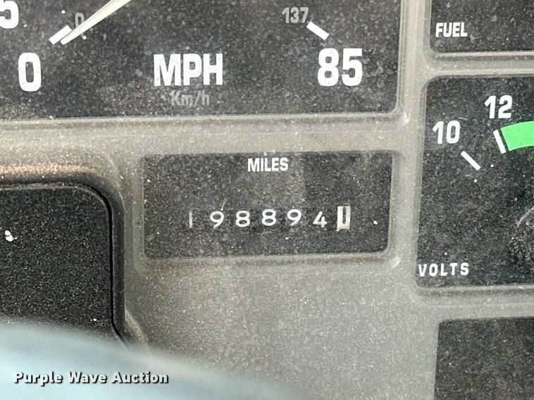 image for item OM9824 1998 International  4700 flatbed truck