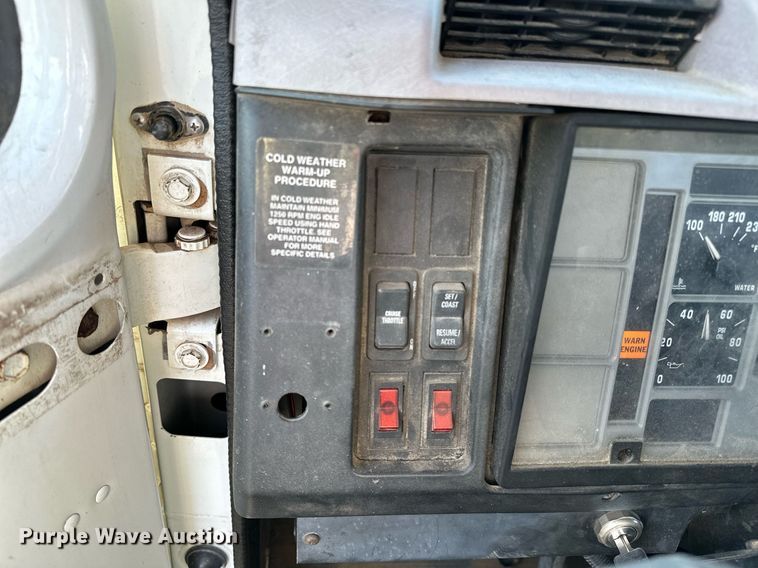 image for item OM9824 1998 International  4700 flatbed truck