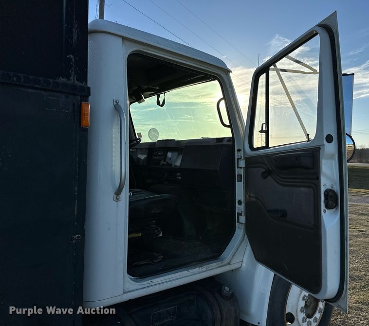 image for item OM9824 1998 International  4700 flatbed truck