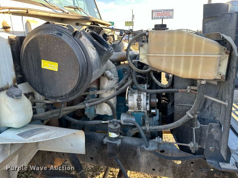 image for item OM9824 1998 International  4700 flatbed truck