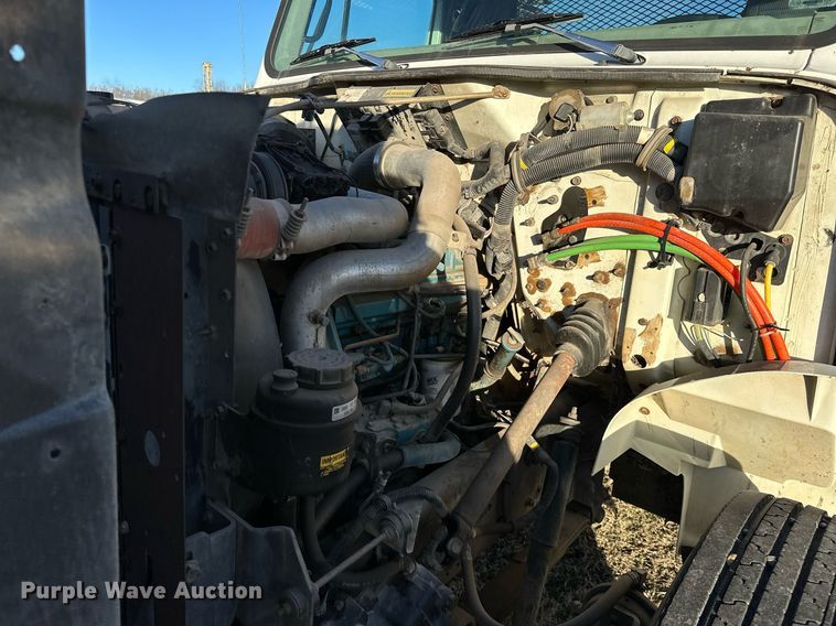 image for item OM9824 1998 International  4700 flatbed truck