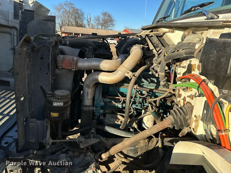 image for item OM9824 1998 International  4700 flatbed truck