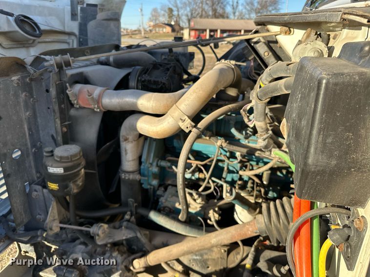 image for item OM9824 1998 International  4700 flatbed truck