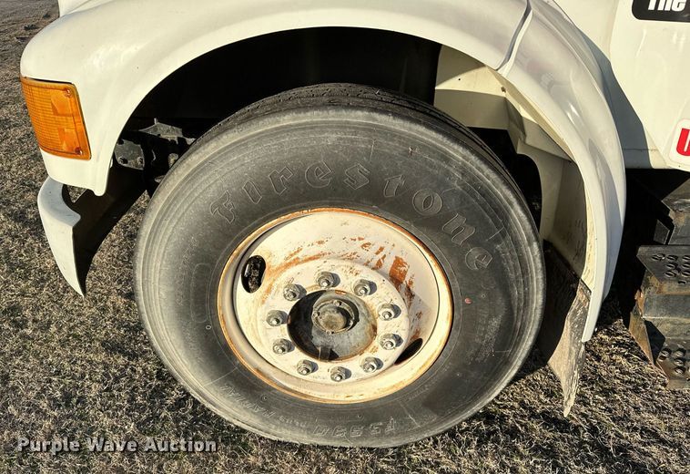 image for item OM9824 1998 International  4700 flatbed truck