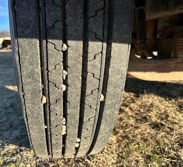 image for item OM9824 1998 International  4700 flatbed truck