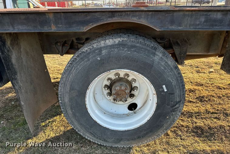 image for item OM9824 1998 International  4700 flatbed truck