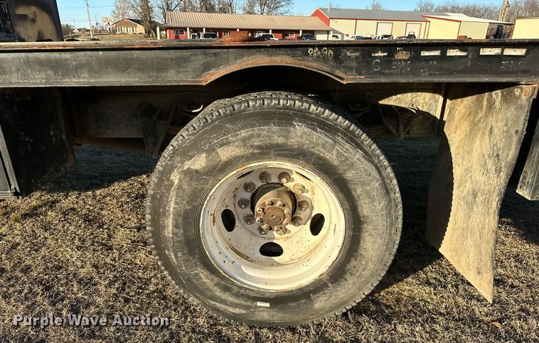 image for item OM9824 1998 International  4700 flatbed truck