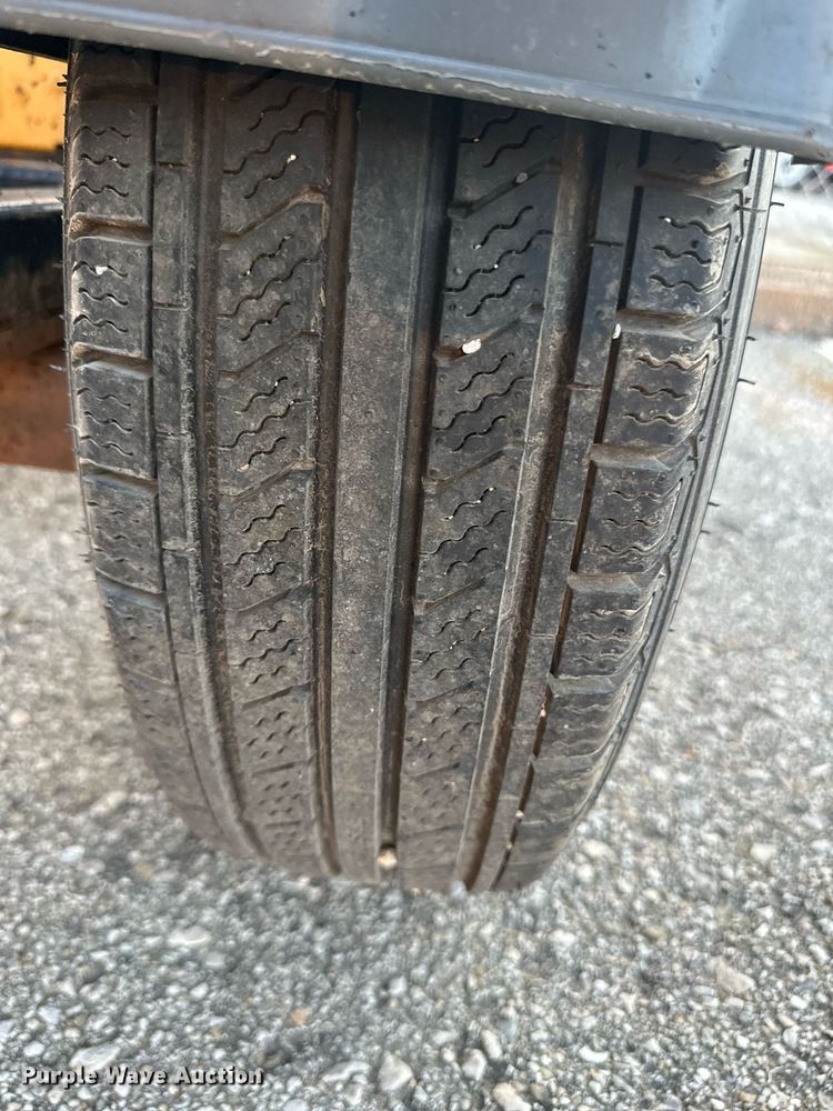 image for item DQ6209 2008 Energy Absorption Systems Safe-Stop TMA9000 crash attenuator