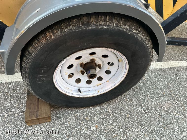 image for item DQ6209 2008 Energy Absorption Systems Safe-Stop TMA9000 crash attenuator