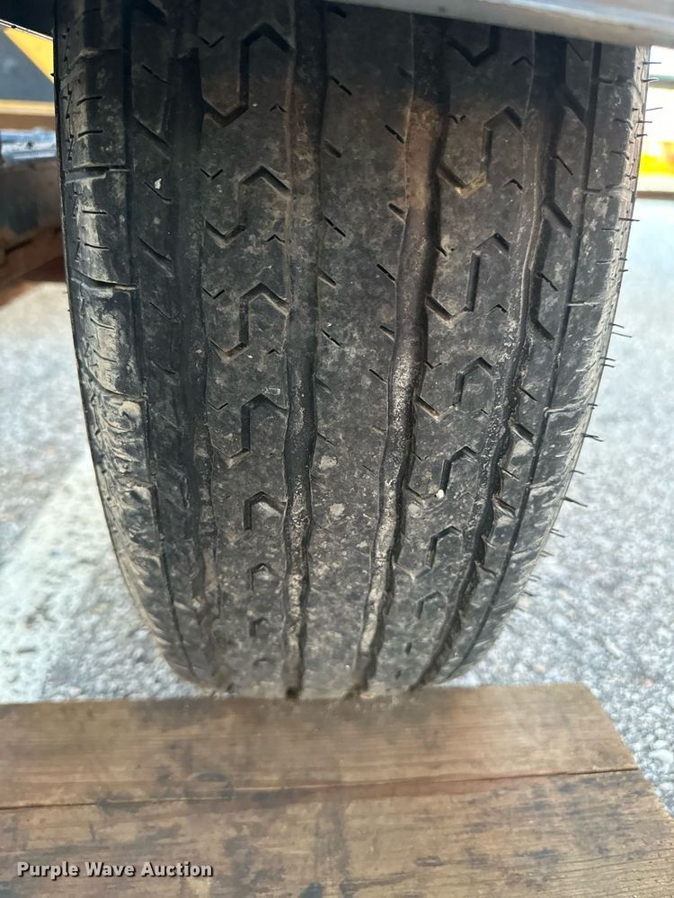 image for item DQ6209 2008 Energy Absorption Systems Safe-Stop TMA9000 crash attenuator