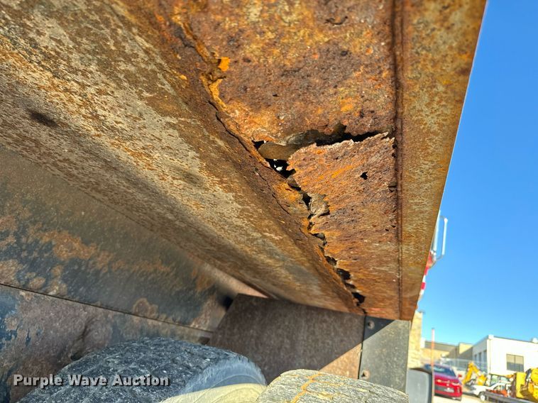 image for item DQ6214 2005 Sterling LT7500 dump truck