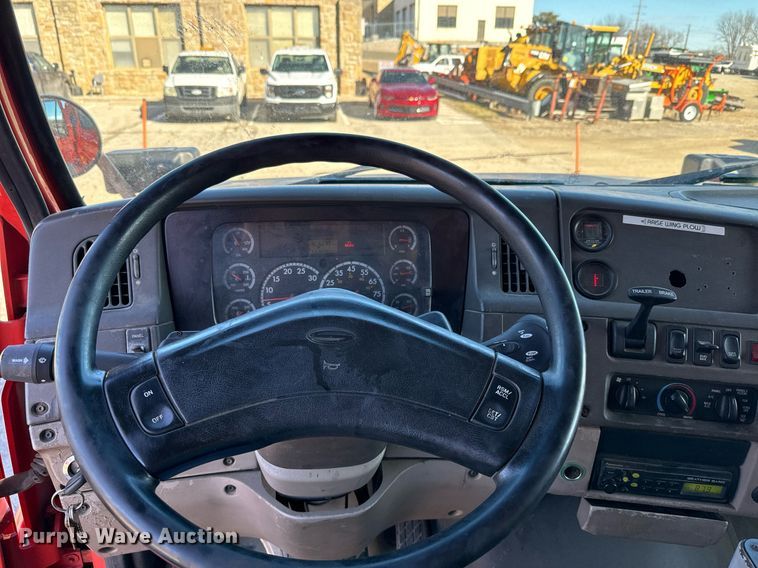 image for item DQ6214 2005 Sterling LT7500 dump truck