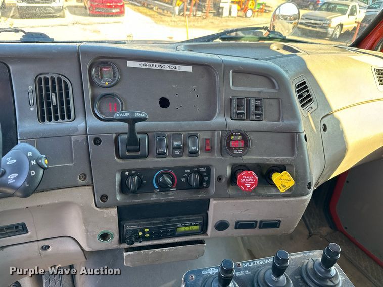 image for item DQ6214 2005 Sterling LT7500 dump truck