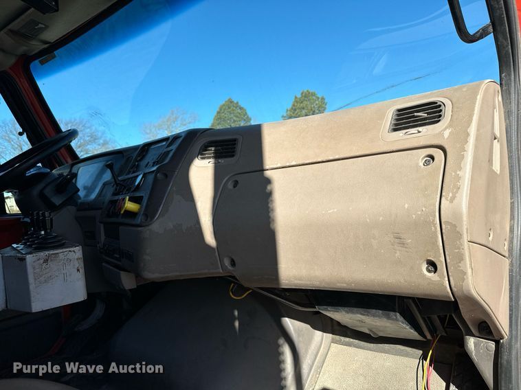 image for item DQ6214 2005 Sterling LT7500 dump truck