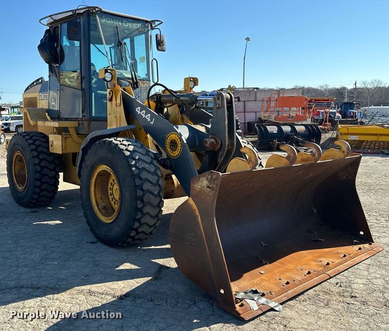image for item DQ6220 2005 John Deere 444J wheel loader