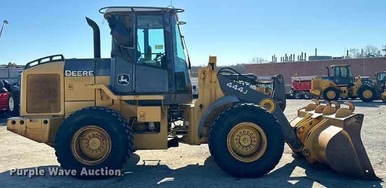 image for item DQ6220 2005 John Deere 444J wheel loader