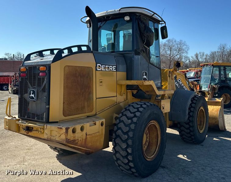 image for item DQ6220 2005 John Deere 444J wheel loader