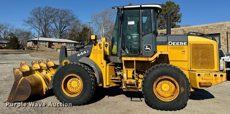 image for item DQ6220 2005 John Deere 444J wheel loader