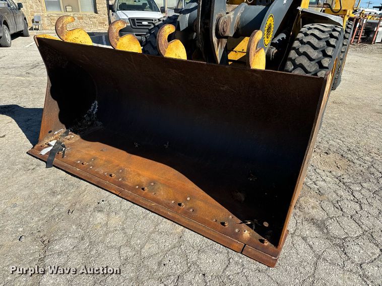 image for item DQ6220 2005 John Deere 444J wheel loader