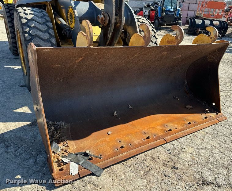 image for item DQ6220 2005 John Deere 444J wheel loader