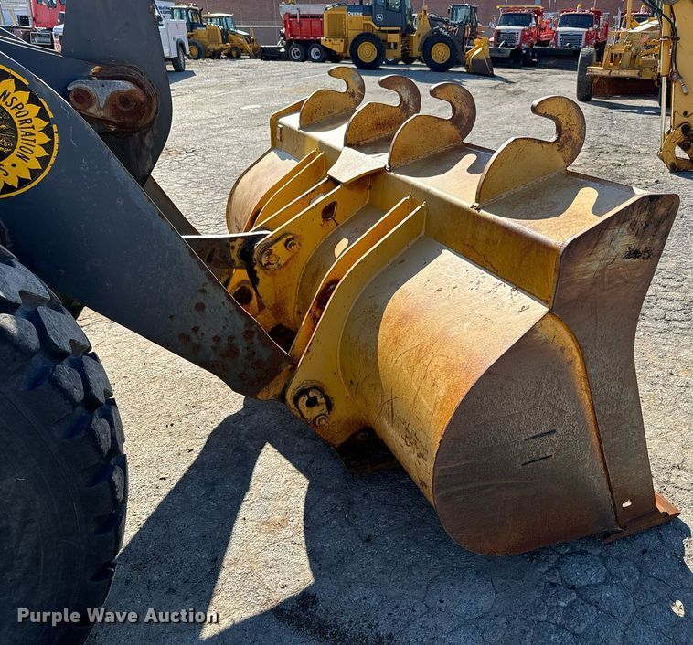 image for item DQ6220 2005 John Deere 444J wheel loader