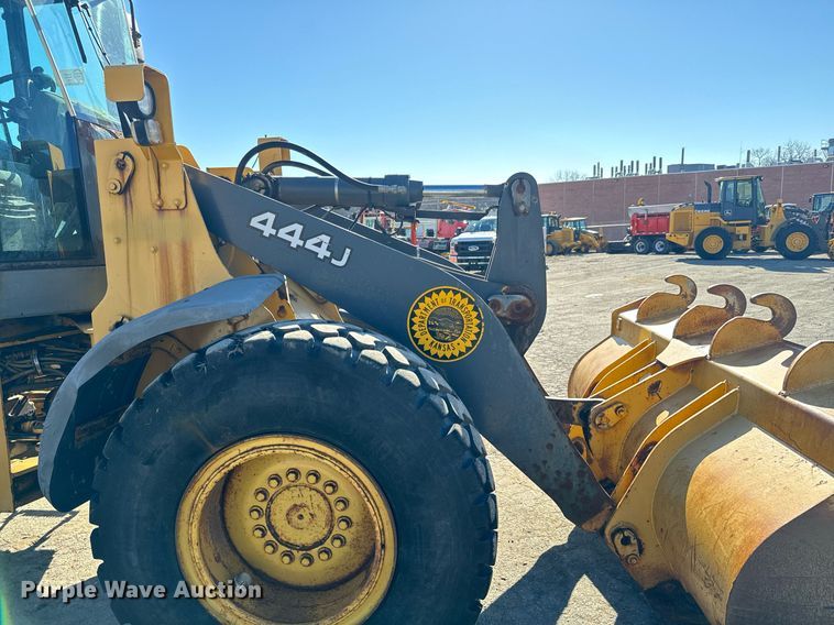 image for item DQ6220 2005 John Deere 444J wheel loader