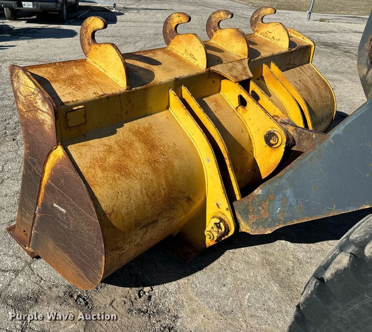 image for item DQ6220 2005 John Deere 444J wheel loader